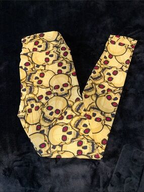 LuLaRoe Halloween Cream Skull Leggings with Red Eye Detail
